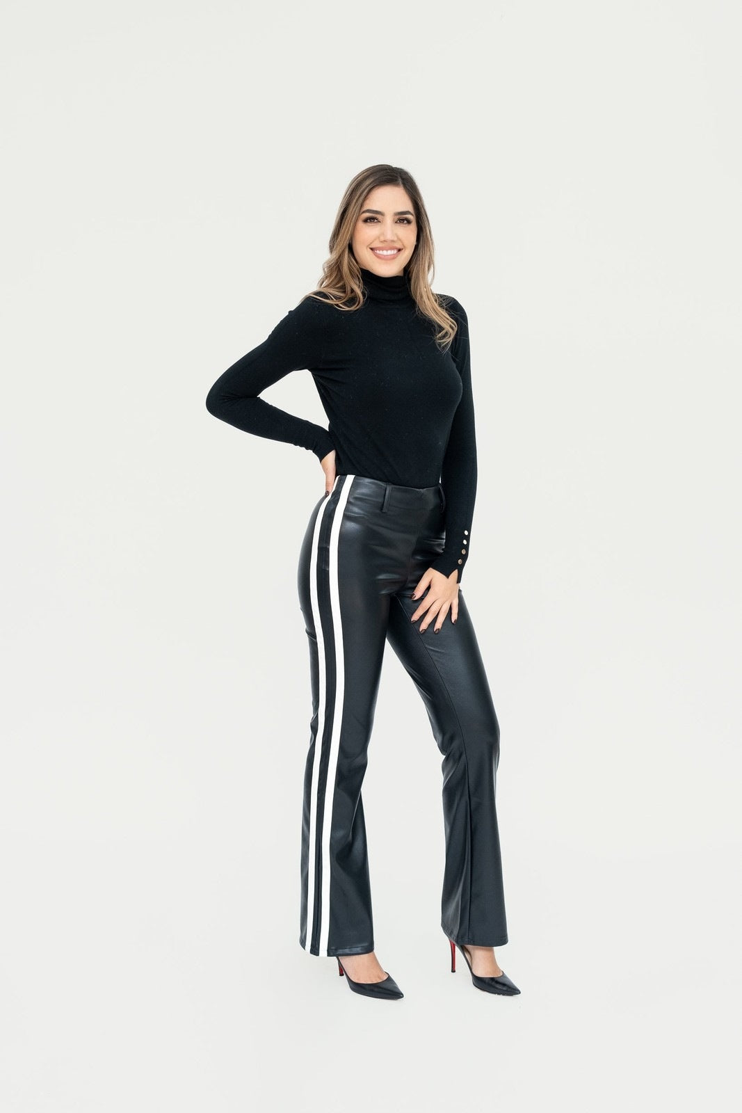 Pantalón negro linea hueso faux leather