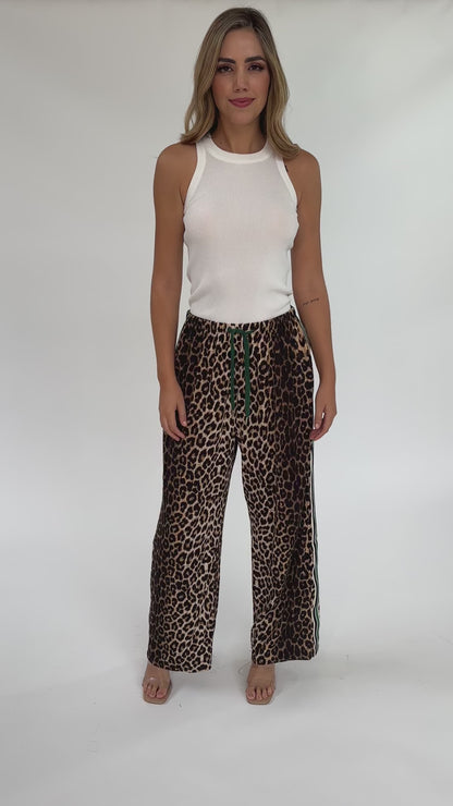 Pantalón animal print líneas verde