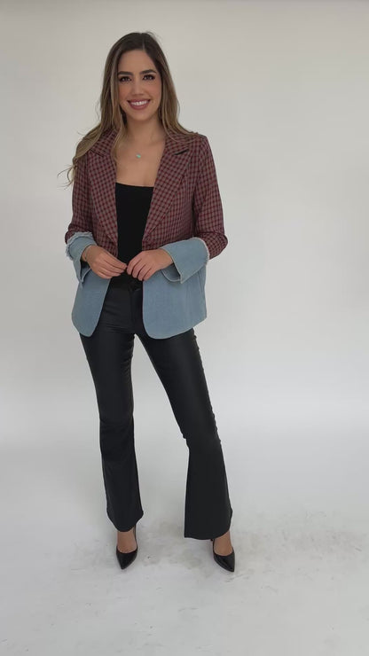 Blazer cuadros tinto con denim